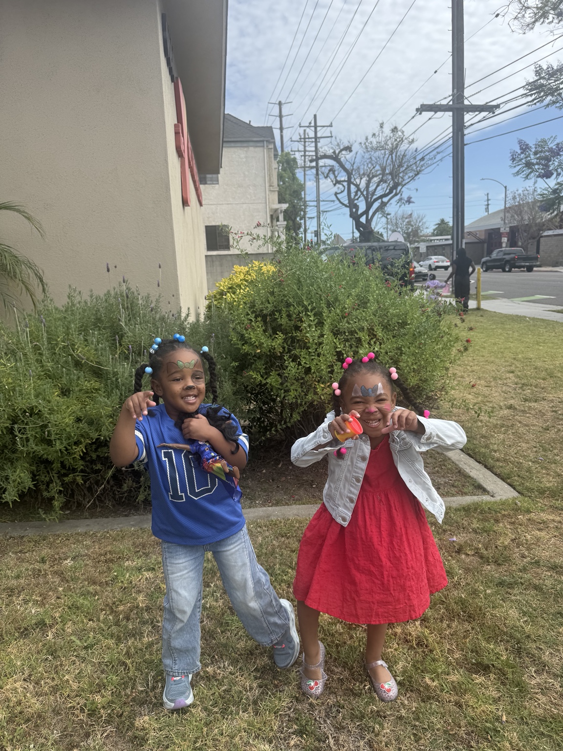 Najaah’s twins smiling together